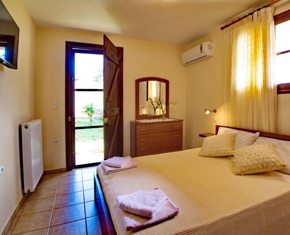 Villa Maragoudi Armenoi  Luaran gambar