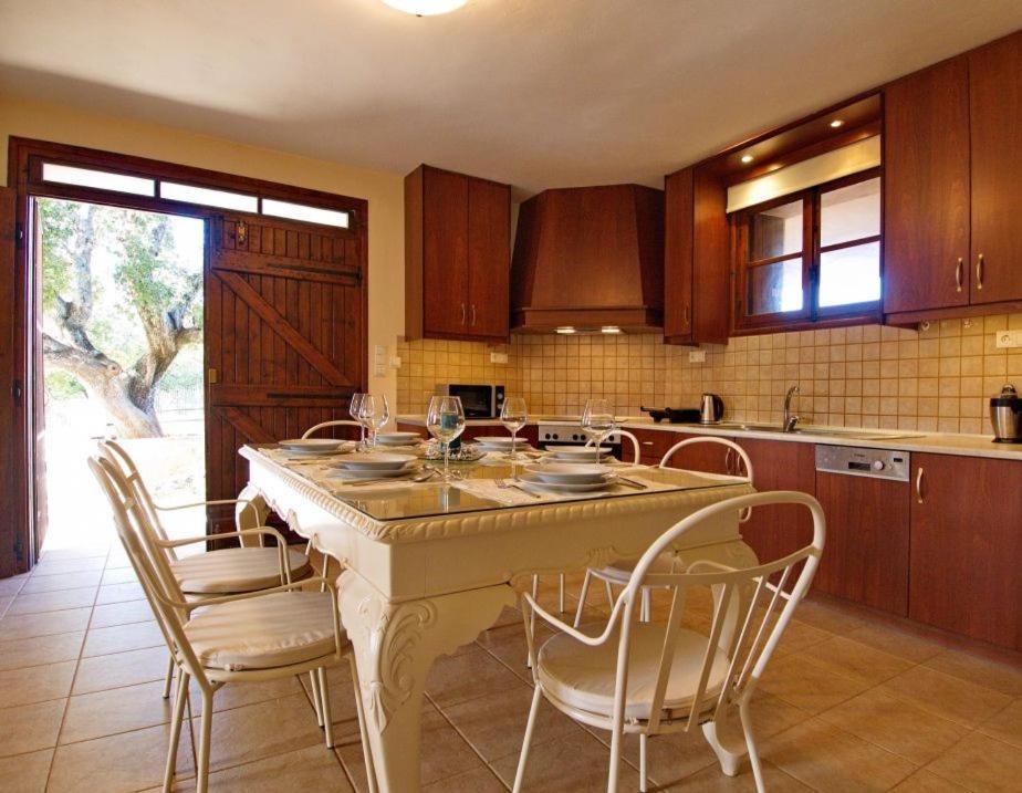 Villa Maragoudi Armenoi  Luaran gambar