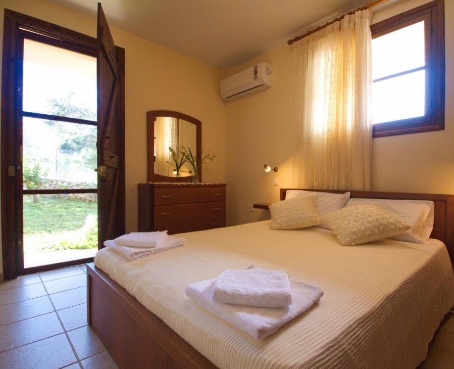 Villa Maragoudi Armenoi  Luaran gambar